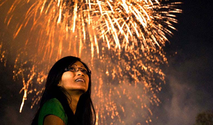 আতশবাজির আলো কতটা ভালো? আতশবাজির আলো কতটা ভালো?
