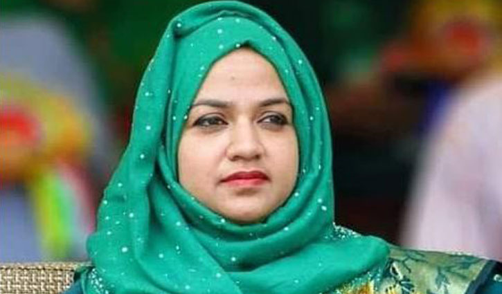 মাথায় হাতুড়ির আঘাত: ইউএনও ওয়াহিদাকে ঢাকায় স্থানান্তর মাথায় হাতুড়ির আঘাত: ইউএনও ওয়াহিদাকে ঢাকায় স্থানান্তর