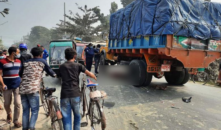ঝিনাইদহে ট্রাকচাপায় নারীর মৃত্যু ঝিনাইদহে ট্রাকচাপায় নারীর মৃত্যু