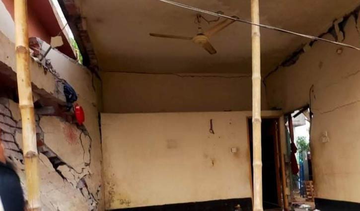 কাশিমপুরে বিস্ফোরণে এক পরিবারের দগ্ধ ৩ কাশিমপুরে বিস্ফোরণে এক পরিবারের দগ্ধ ৩