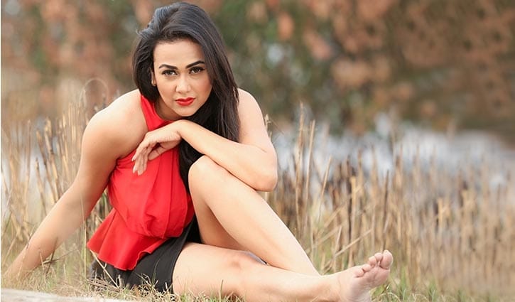 বিজ্ঞাপনচিত্রে আইরিন বিজ্ঞাপনচিত্রে আইরিন