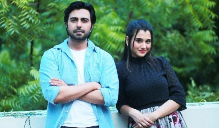 অপূর্ব-সাবিলার মাঝখানে হাসির খোরাক টিয়া পাখি অপূর্ব-সাবিলার মাঝখানে হাসির খোরাক টিয়া পাখি