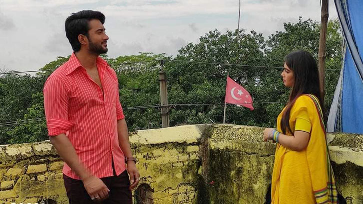 পুরান ঢাকায় তাদের ‘আশীর্বাদ’ পুরান ঢাকায় তাদের ‘আশীর্বাদ’