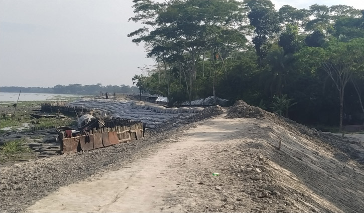 সিডরে বিধ্বস্ত শরণখোলার চাওয়া দুই কিলোমিটার বেড়িবাঁধ সিডরে বিধ্বস্ত শরণখোলার চাওয়া দুই কিলোমিটার বেড়িবাঁধ