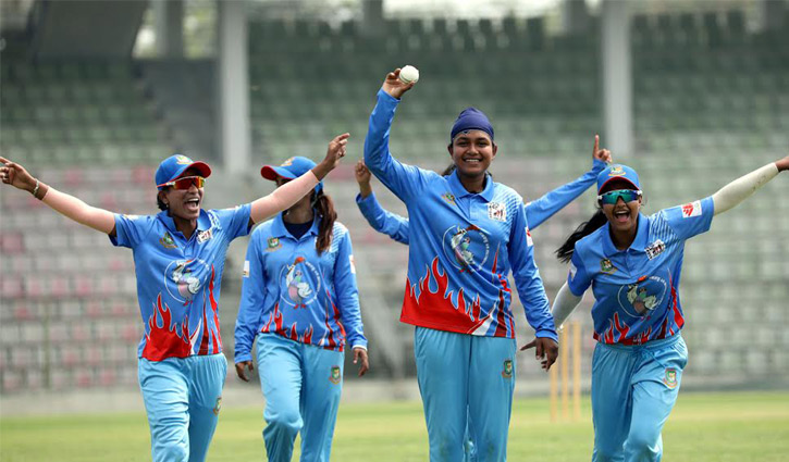 তৃষ্ণার দুর্দান্ত বোলিংয়ে সালমাদের বড় জয় তৃষ্ণার দুর্দান্ত বোলিংয়ে সালমাদের বড় জয়