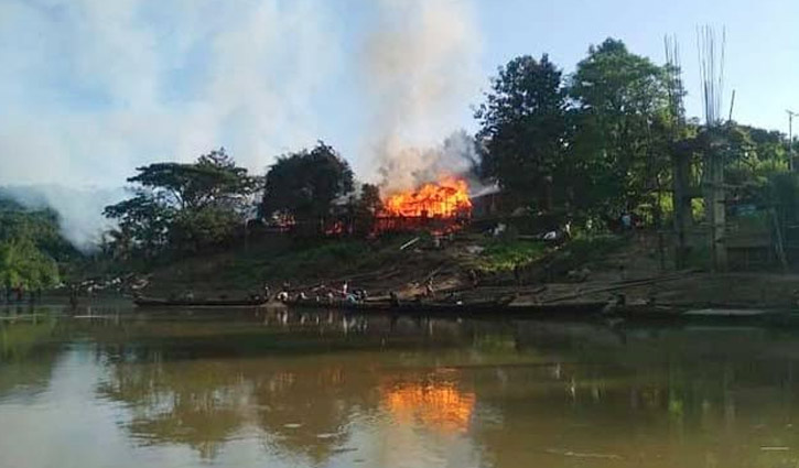 থানচি বড়মদক বাজারে আগুন, ২০ দোকান পুড়ে ছাই থানচি বড়মদক বাজারে আগুন, ২০ দোকান পুড়ে ছাই