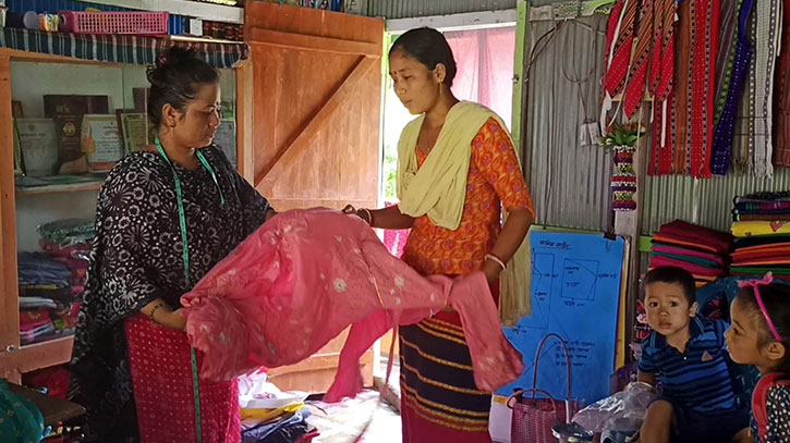 ৫০ হাজার টাকা মূলধনে নারী উদ্যোক্তা বীণা ত্রিপুরার শুরু ৫০ হাজার টাকা মূলধনে নারী উদ্যোক্তা বীণা ত্রিপুরার শুরু