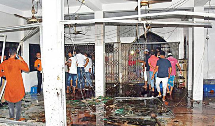 মসজিদে বিস্ফোরণ: ক্ষতিগ্রস্ত পরিবারকে ৫০ লাখ করে দিতে রিট মসজিদে বিস্ফোরণ: ক্ষতিগ্রস্ত পরিবারকে ৫০ লাখ করে দিতে রিট