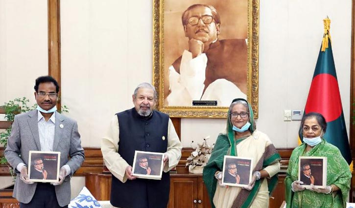 বঙ্গবন্ধুকে নিয়ে লেখা বইয়ের মোড়ক উন্মোচন বঙ্গবন্ধুকে নিয়ে লেখা বইয়ের মোড়ক উন্মোচন