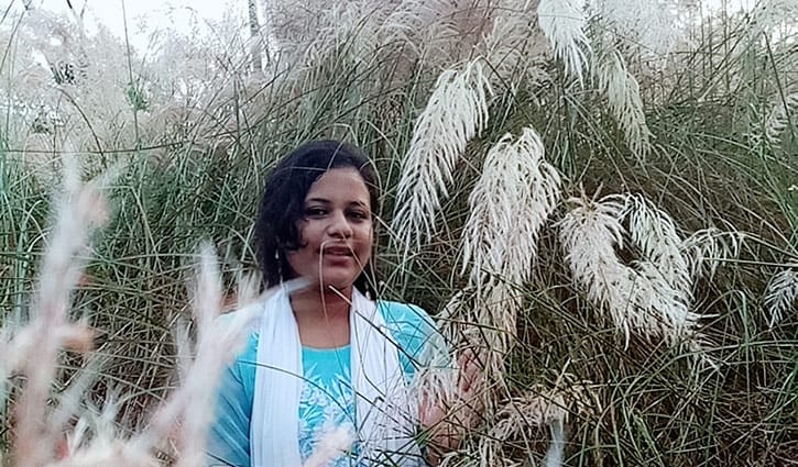 শুভ্র কাশফুল ছুঁয়েছে মন শুভ্র কাশফুল ছুঁয়েছে মন