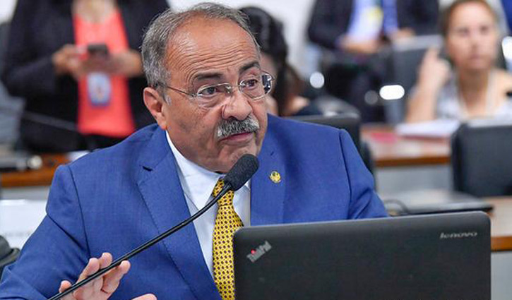 অন্তর্বাসে ৫ হাজার ডলার লুকিয়েছিলেন ব্রাজিলের সিনেটর