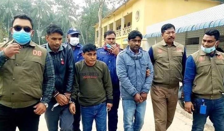 কুমিল্লায় ডাকাত চক্রের ৩ সদস্য গ্রেপ্তার কুমিল্লায় ডাকাত চক্রের ৩ সদস্য গ্রেপ্তার