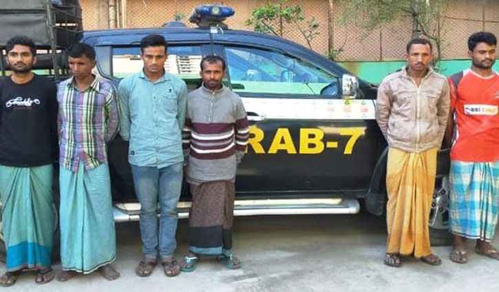 কক্সবাজার সড়কে বাস ডাকাতির ঘটনায় গ্রেপ্তার ৬ কক্সবাজার সড়কে বাস ডাকাতির ঘটনায় গ্রেপ্তার ৬