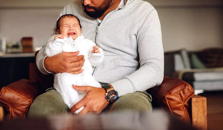 শিশুর কান্না থামানোর ৮ উপায়