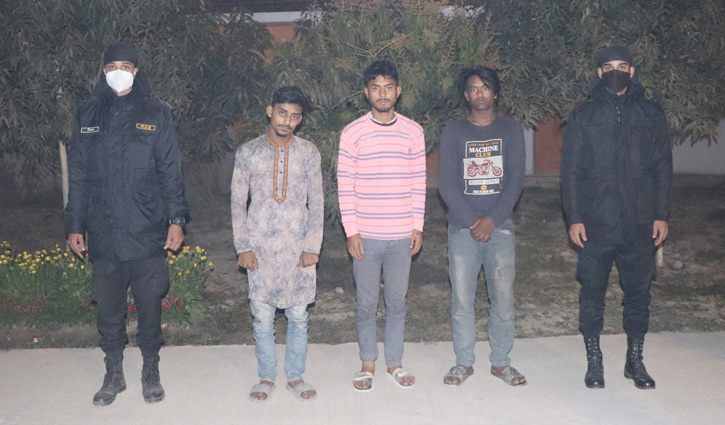 রাজধানীতে অস্ত্রসহ ৩ ডাকাত গ্রেপ্তার রাজধানীতে অস্ত্রসহ ৩ ডাকাত গ্রেপ্তার