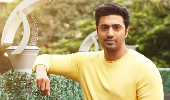 দুর্ঘটনার কবলে দেবের শুটিংয়ের গাড়ি দুর্ঘটনার কবলে দেবের শুটিংয়ের গাড়ি