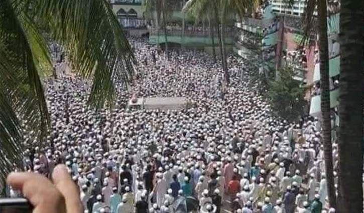 Lakhs of people attend Allama Shafi’s Janaza Lakhs of people attend Allama Shafi’s Janaza