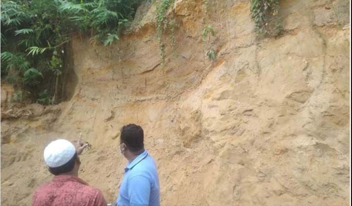 Two dead in Ramu hill collapse Two dead in Ramu hill collapse