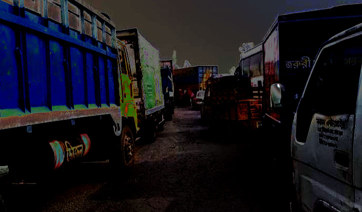 40-km long tailback at Western side of Bangabandhu Bridge