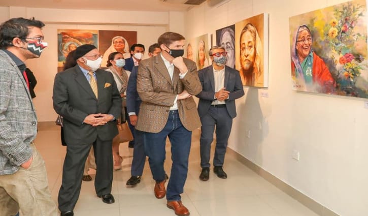 US Ambassador Miller visits art exhibition on PM at Cosmos Centre US Ambassador Miller visits art exhibition on PM at Cosmos Centre
