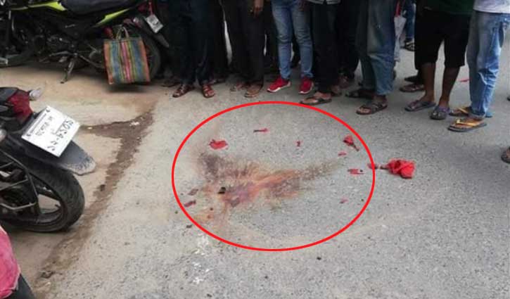 Tk 17 lakh snatched away after blasting bomb Tk 17 lakh snatched away after blasting bomb