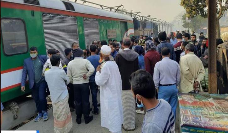 Losing key: Sirajganj Express train delays 3 hours