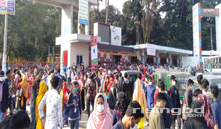 Crowds throng national zoo, hygiene rules ignored