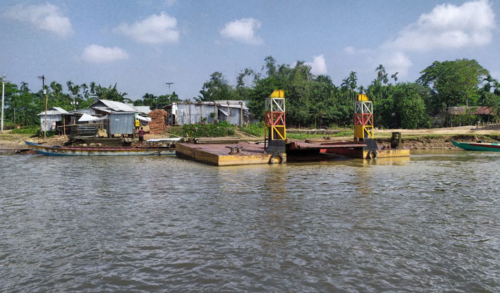 নেত্রকোনায় উদ্বোধনের এক মাস পার হতে না হতেই ফেরি চলাচল বন্ধ নেত্রকোনায় উদ্বোধনের এক মাস পার হতে না হতেই ফেরি চলাচল বন্ধ