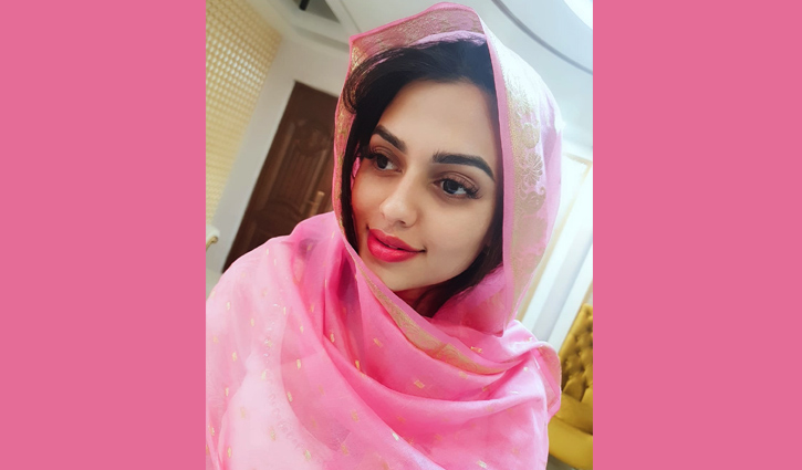 মহানবীর ব্যঙ্গচিত্র: ঘড়ি ফেলে দিয়ে ফারিয়ার প্রতিবাদ মহানবীর ব্যঙ্গচিত্র: ঘড়ি ফেলে দিয়ে ফারিয়ার প্রতিবাদ