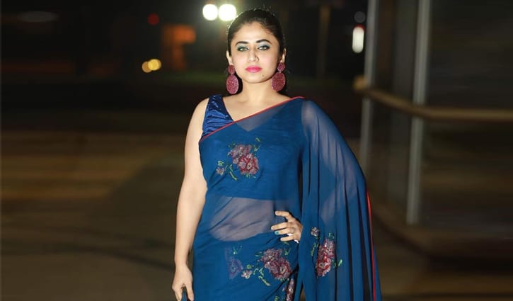 ছবিতে আলোচিত ফারিয়া ছবিতে আলোচিত ফারিয়া