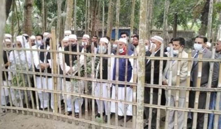 প্রয়াত ধর্ম প্রতিমন্ত্রীর কবর জিয়ারতে নতুন প্রতিমন্ত্রী প্রয়াত ধর্ম প্রতিমন্ত্রীর কবর জিয়ারতে নতুন প্রতিমন্ত্রী