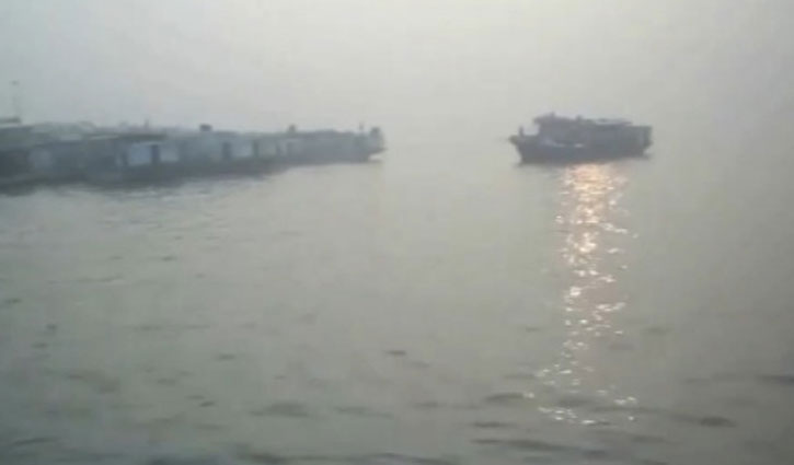 ৯ ঘণ্টা পর শিমুলিয়া-বাংলাবাজার রুটে নৌযান চলাচল শুরু ৯ ঘণ্টা পর শিমুলিয়া-বাংলাবাজার রুটে নৌযান চলাচল শুরু