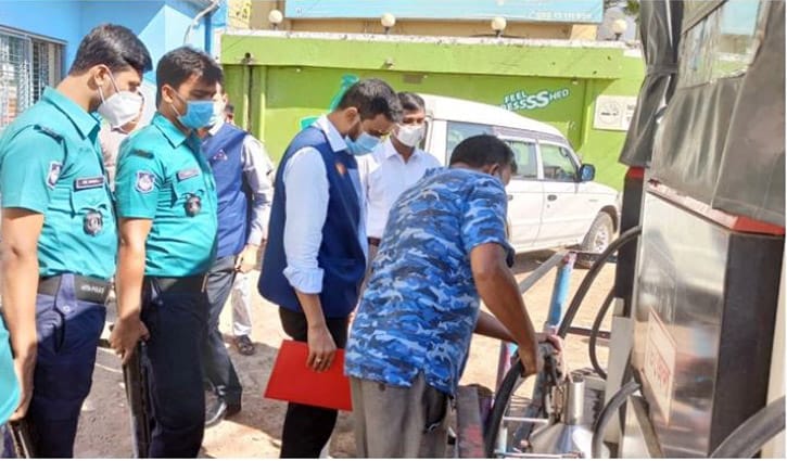 ৫ পেট্রোল পাম্পসহ ৬ প্রতিষ্ঠানকে জরিমানা ৫ পেট্রোল পাম্পসহ ৬ প্রতিষ্ঠানকে জরিমানা
