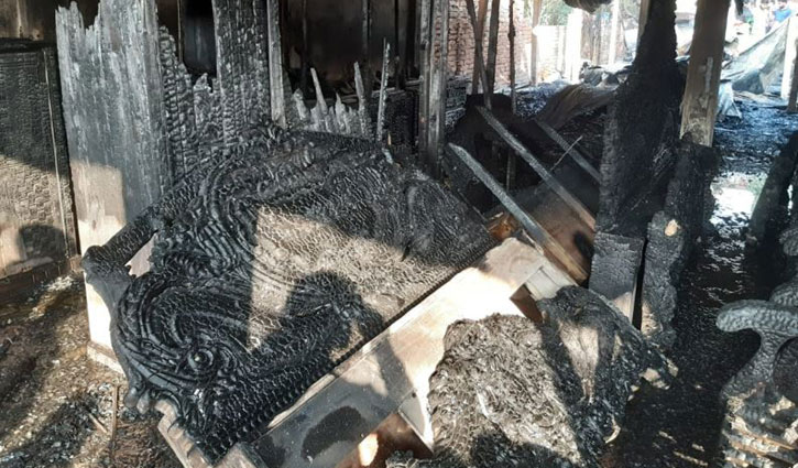 গাজীপুরে আগুনে ফার্নিচারের দোকান-গুদাম পুড়ে ছাই গাজীপুরে আগুনে ফার্নিচারের দোকান-গুদাম পুড়ে ছাই