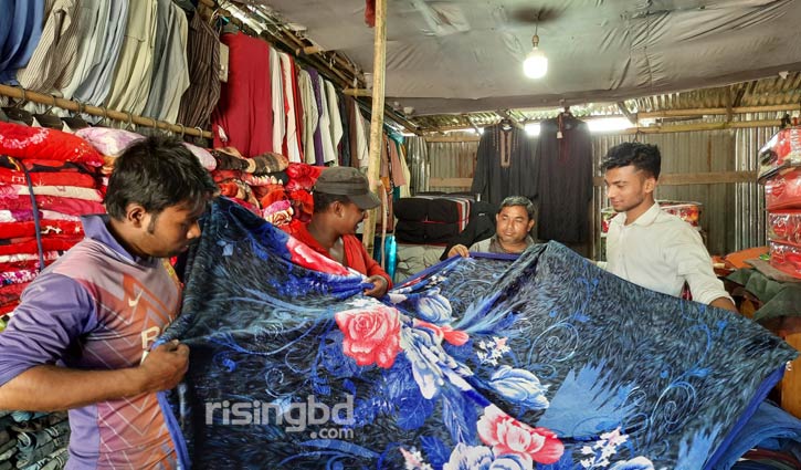 হবিগঞ্জে শীত বাড়ছে, গরম কাপড় বেচাকেনা সরগরম হবিগঞ্জে শীত বাড়ছে, গরম কাপড় বেচাকেনা সরগরম