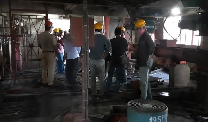 না.গঞ্জ বন্দরে সিমেন্ট কারখানায় বিস্ফোরণ, দগ্ধ ৫ না.গঞ্জ বন্দরে সিমেন্ট কারখানায় বিস্ফোরণ, দগ্ধ ৫