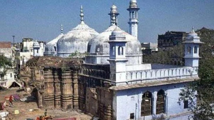 এবার মসজিদ সরিয়ে কৃষ্ণ জন্মভূমির জমির দাবিতে মামলা এবার মসজিদ সরিয়ে কৃষ্ণ জন্মভূমির জমির দাবিতে মামলা