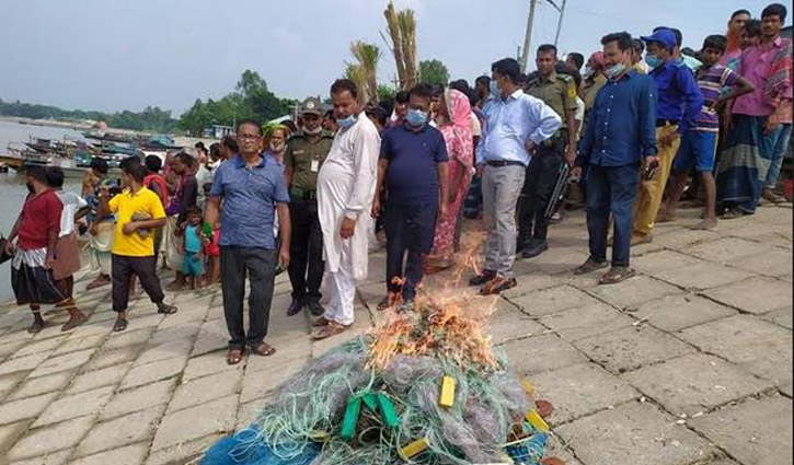 ইলিশ শিকার করায় ১৯ জনের কারাদণ্ড ইলিশ শিকার করায় ১৯ জনের কারাদণ্ড
