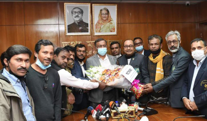 চসিকে বিএনপি সহিংসতা করেছে: তথ্যমন্ত্রী চসিকে বিএনপি সহিংসতা করেছে: তথ্যমন্ত্রী