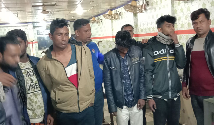 মোহনগঞ্জে ইয়াবাসহ গ্রেপ্তার ৫ মোহনগঞ্জে ইয়াবাসহ গ্রেপ্তার ৫