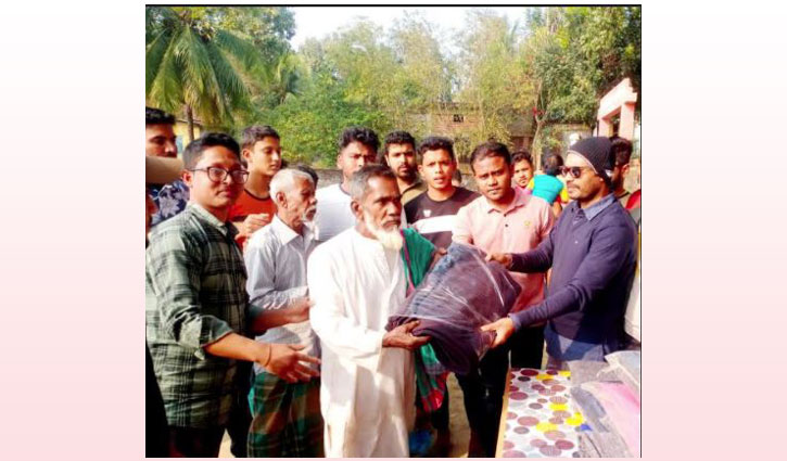 পার্বত্য এলাকায় যুবলীগ নেতার শীতবস্ত্র বিতরণ পার্বত্য এলাকায় যুবলীগ নেতার শীতবস্ত্র বিতরণ