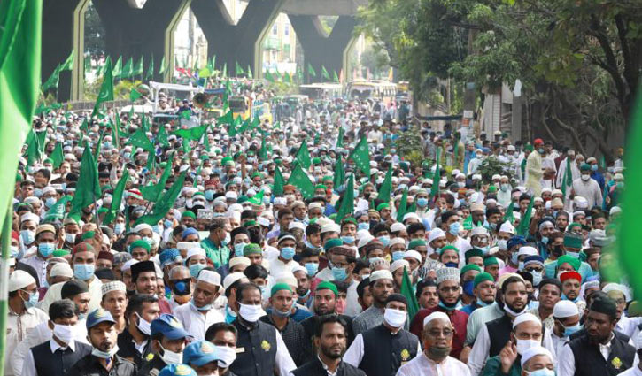 চট্টগ্রামে ঈদে মিলাদুন্নবীর জশনে জুলুস অনুষ্ঠিত চট্টগ্রামে ঈদে মিলাদুন্নবীর জশনে জুলুস অনুষ্ঠিত
