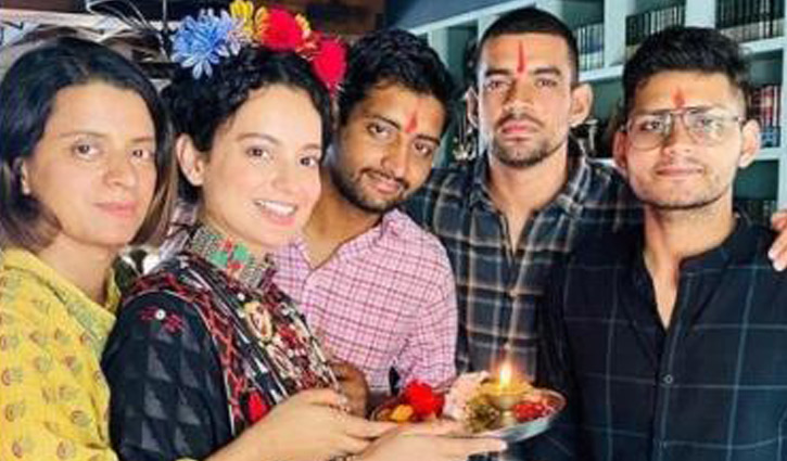 ভাই-বোনদের জন্য কঙ্গনার দামি উপহার ভাই-বোনদের জন্য কঙ্গনার দামি উপহার