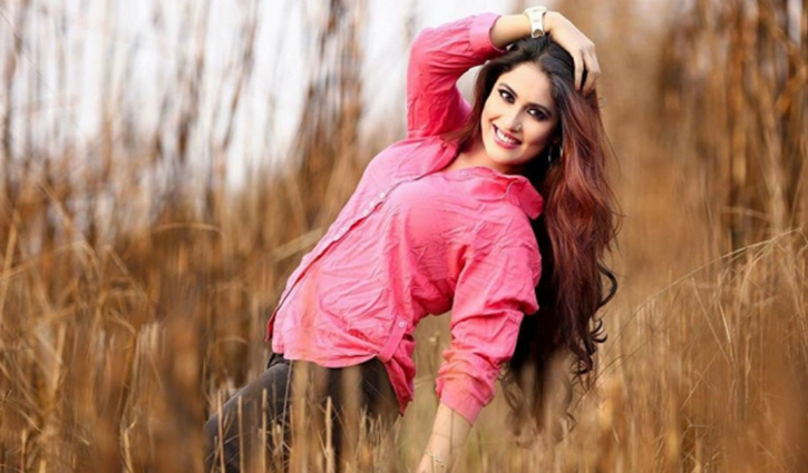 ডাবিং ঘরে কেয়া ডাবিং ঘরে কেয়া