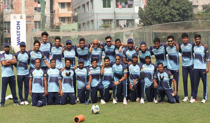 তারুণ্য ও অভিজ্ঞতার যুগলবন্দিতে শিরোপায় চোখ খুলনার তারুণ্য ও অভিজ্ঞতার যুগলবন্দিতে শিরোপায় চোখ খুলনার