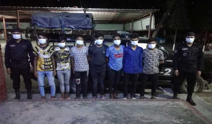 ঢাকায় কিশোর গ্যাংয়ের ৭ সদস্য গ্রেপ্তার ঢাকায় কিশোর গ্যাংয়ের ৭ সদস্য গ্রেপ্তার