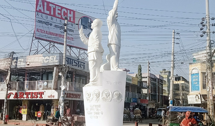 উদ্বোধনের অপেক্ষায় বঙ্গবন্ধুর তিনটি ভাস্কর্য উদ্বোধনের অপেক্ষায় বঙ্গবন্ধুর তিনটি ভাস্কর্য