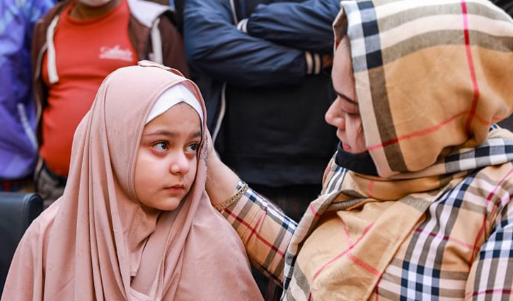 আজও দাদুর কবরের পাশে গিয়েছিল লুবাবা