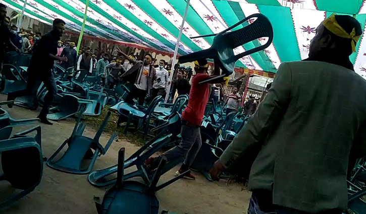 কালকিনিতে ছাত্রলীগের প্রতিষ্ঠাবার্ষিকীতে চেয়ার ছোড়াছুড়ি কালকিনিতে ছাত্রলীগের প্রতিষ্ঠাবার্ষিকীতে চেয়ার ছোড়াছুড়ি