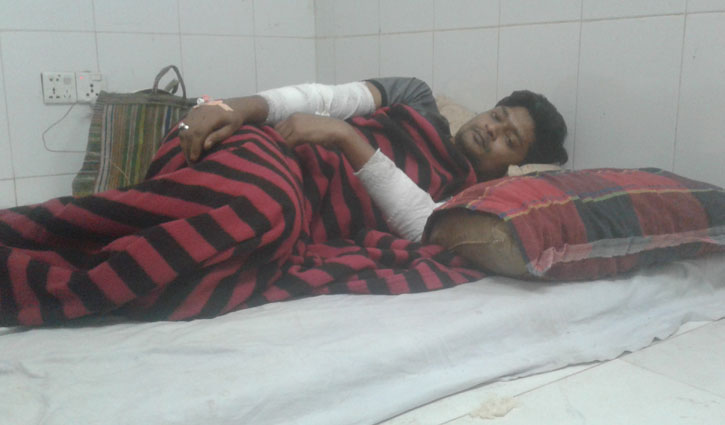 যুবলীগ কর্মীকে কুপিয়ে জখম: ৪২ জনের নামে মামলা যুবলীগ কর্মীকে কুপিয়ে জখম: ৪২ জনের নামে মামলা